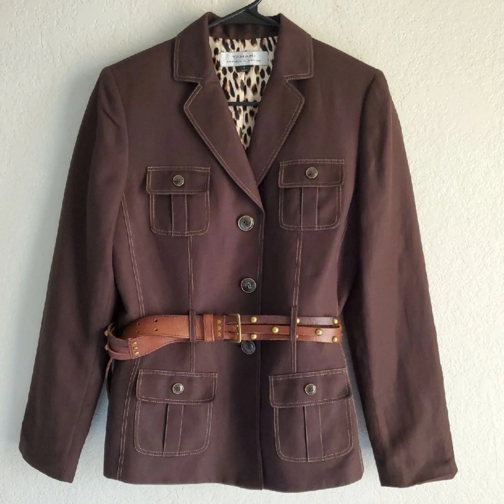 Tahari Blazer Jacket.  Like New. Size 6